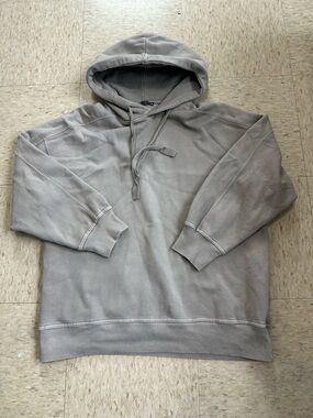 Men's Hooded Pullover Sweatshirt in Light Gray